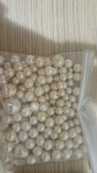 Scatola con accessori per bigiotteria