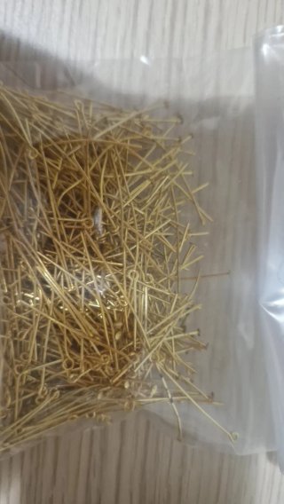 Scatola con accessori per bigiotteria