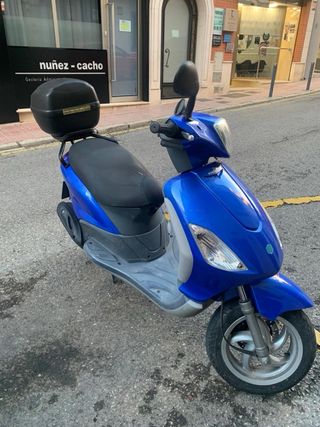 Piaggio Fly 100cc Scooter