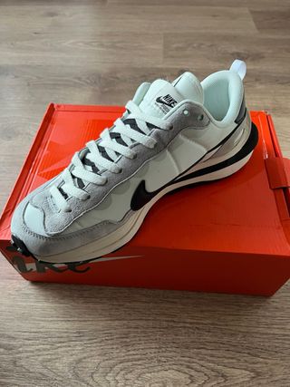 Nike Vaporwaffle Sacai Gris, Blanco, Negro