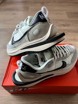 Nike Vaporwaffle Sacai Gris, Blanco, Negro