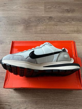 Nike Vaporwaffle Sacai Gris, Blanco, Negro