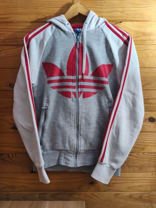 Sudadera Adidas Color Gris, Rojo y Blanco Talla S.