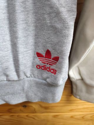 Sudadera Adidas Color Gris, Rojo y Blanco Talla S.