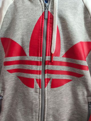 Sudadera Adidas Color Gris, Rojo y Blanco Talla S.