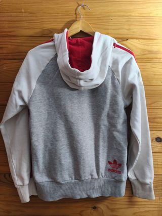 Sudadera Adidas Color Gris, Rojo y Blanco Talla S.