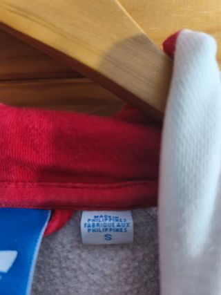 Sudadera Adidas Color Gris, Rojo y Blanco Talla S.