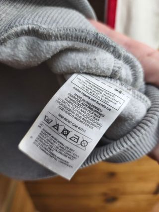 Sudadera Adidas Color Gris, Rojo y Blanco Talla S.