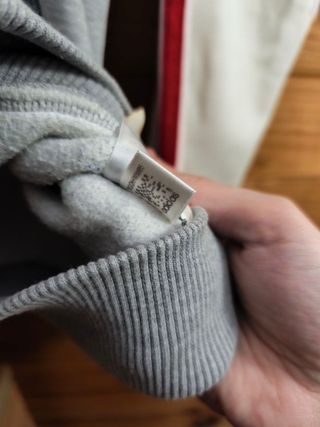 Sudadera Adidas Color Gris, Rojo y Blanco Talla S.