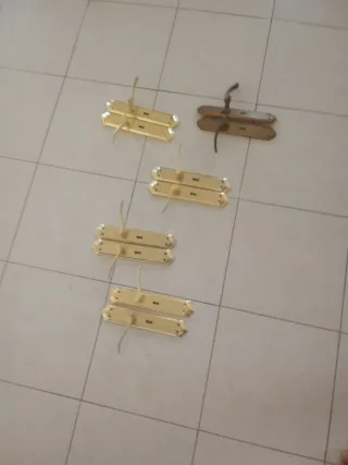 Manillas de puerta doradas