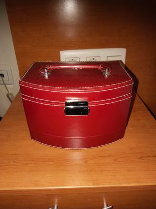 Joyero o neceser maquillaje rojo