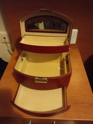 Joyero o neceser maquillaje rojo