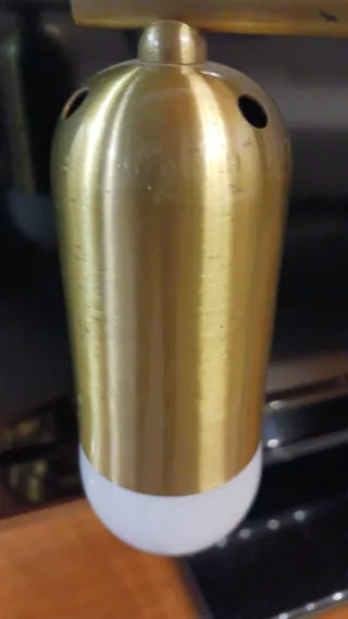 Flexo dorado de metal