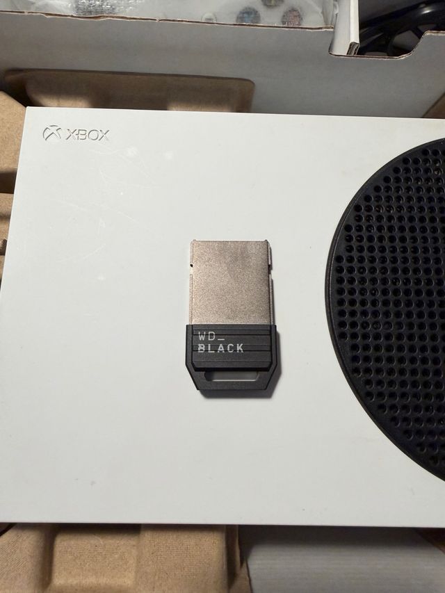 Xbox Series S + WD512 + Cuffie BT (REGALO)