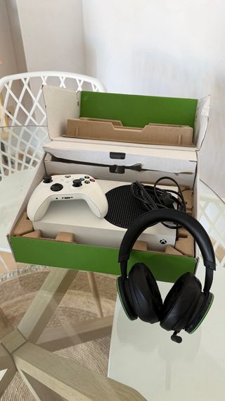 Xbox Series S + WD512 + Cuffie BT (REGALO)