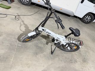 Coppia di biciclette elettriche pieghevoli