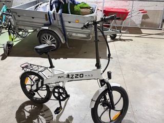 Coppia di biciclette elettriche pieghevoli