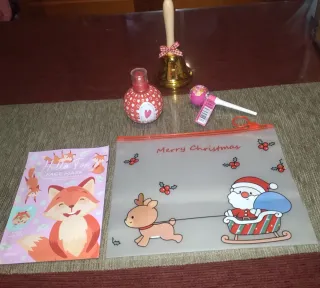 Neceser, mascarilla, brillo labios y colonia