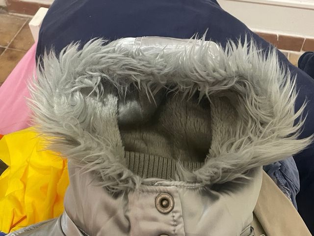 Abrigo plateado Y2K con capucha y pelo