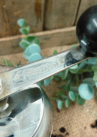 Macinacaffè manuale vintage Anni '80 in acciaio