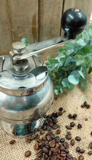Macinacaffè manuale vintage Anni '80 in acciaio