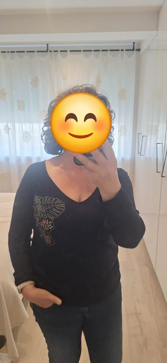 Jersey cuello pico con aplicaciones