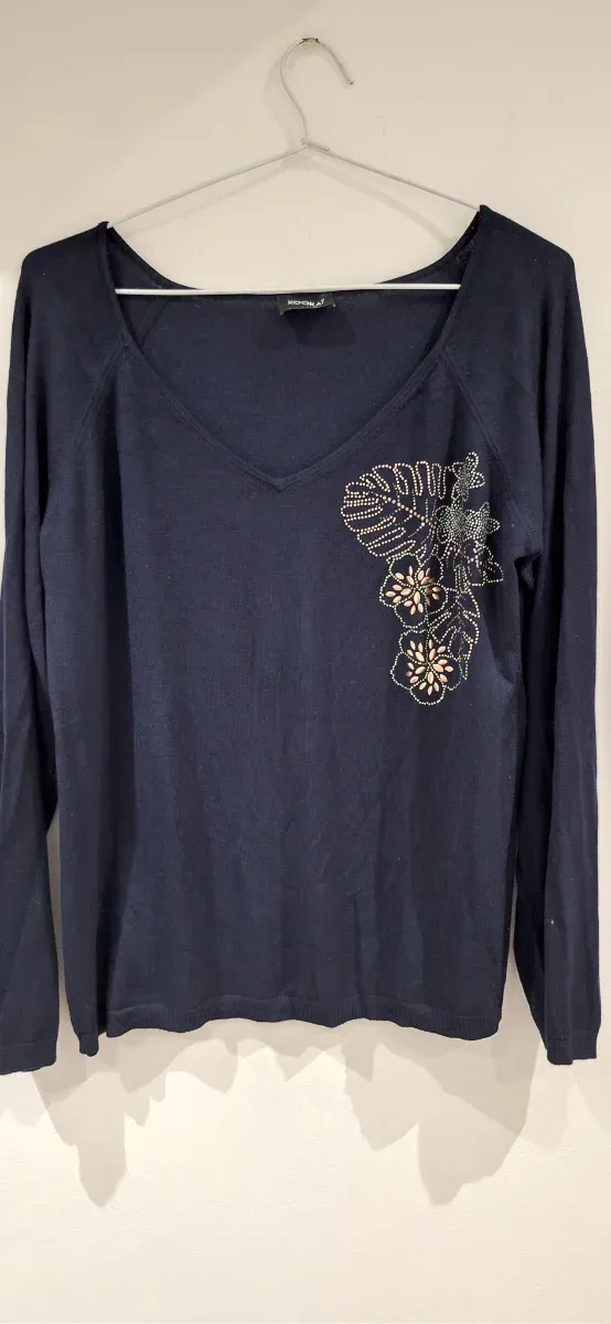 Jersey cuello pico con aplicaciones