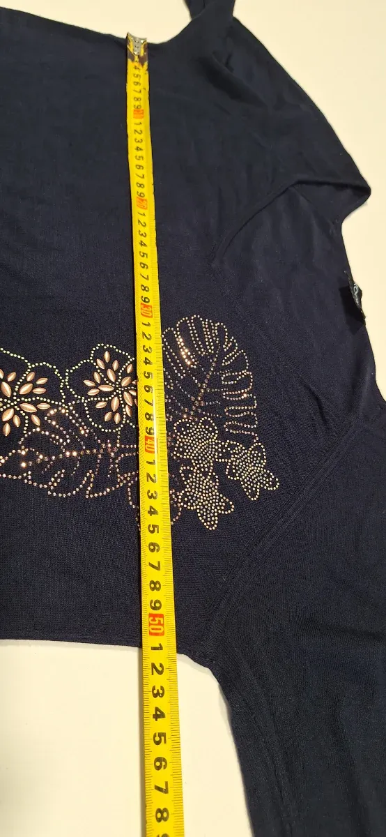 Jersey cuello pico con aplicaciones