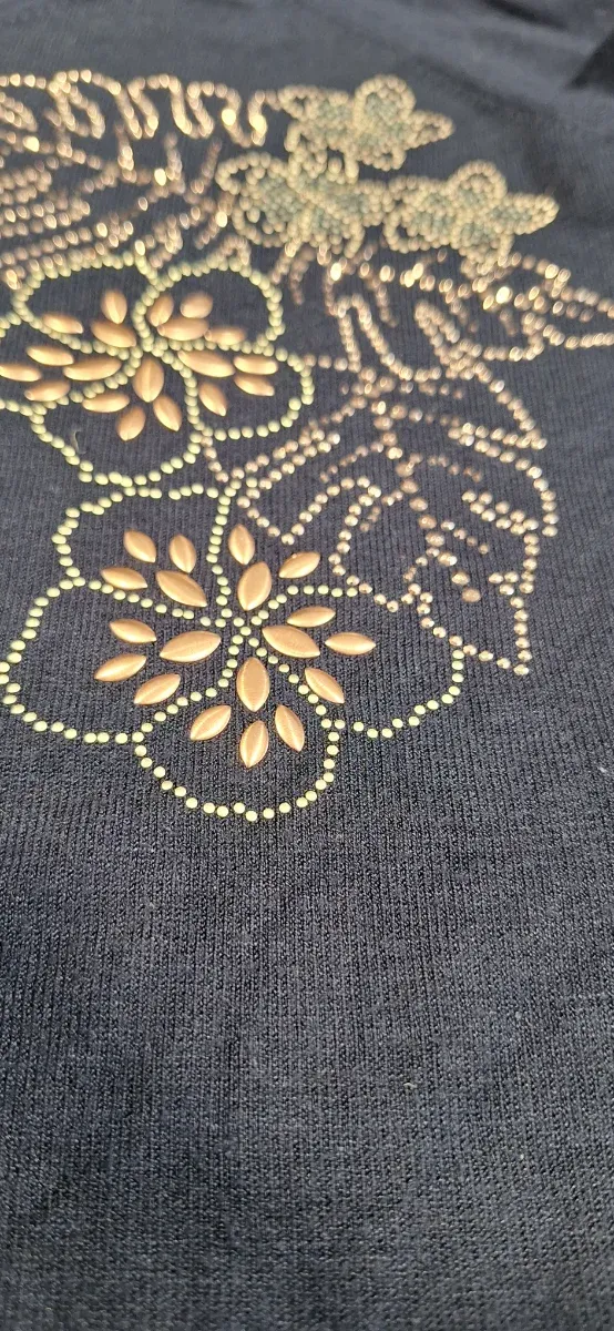 Jersey cuello pico con aplicaciones