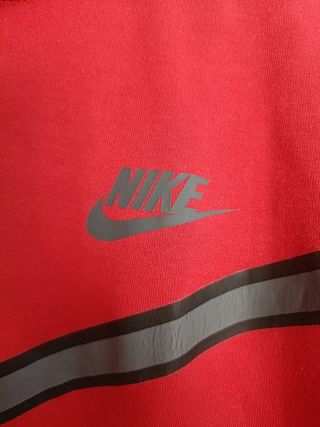 Sudadera Nike Color Rojo, Negro y Gris Talla S.