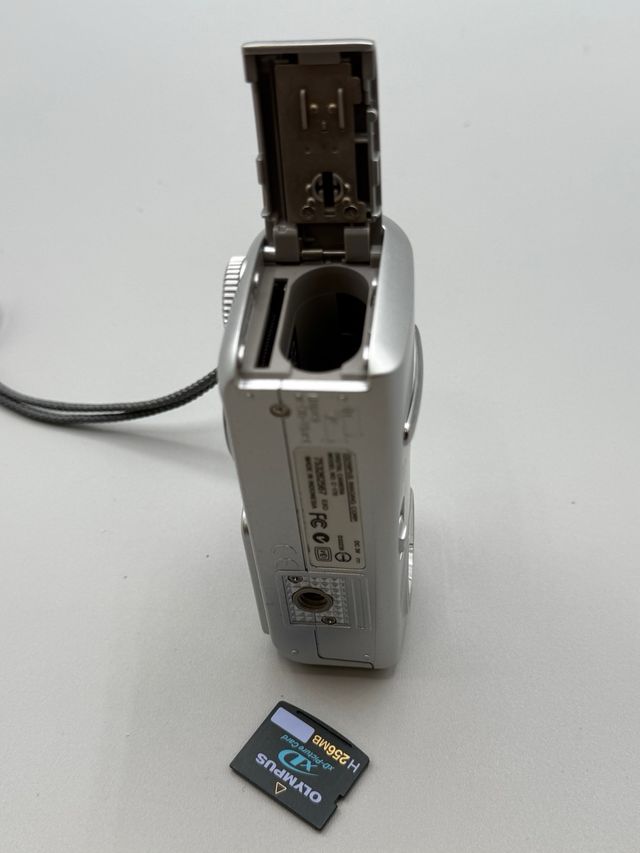 Cámara Digital Olympus Camedia C-170 Plata