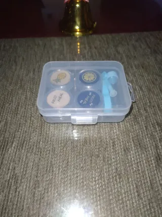 Cajita para lentillas con accesorios