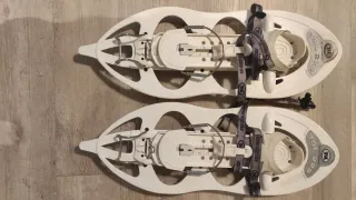 Raquetas de nieve TSL 225. Ojo: Una ta rota.