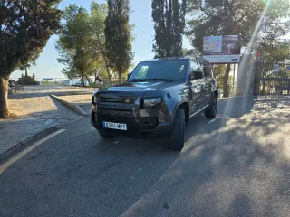 Land Rover Defender 2024