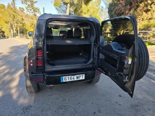 Land Rover Defender 2024