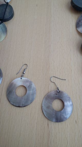 Collar y pendientes nácar