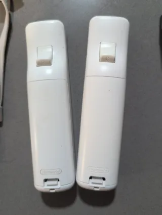 2 Mandos Nunchuk Wii + Pistolas