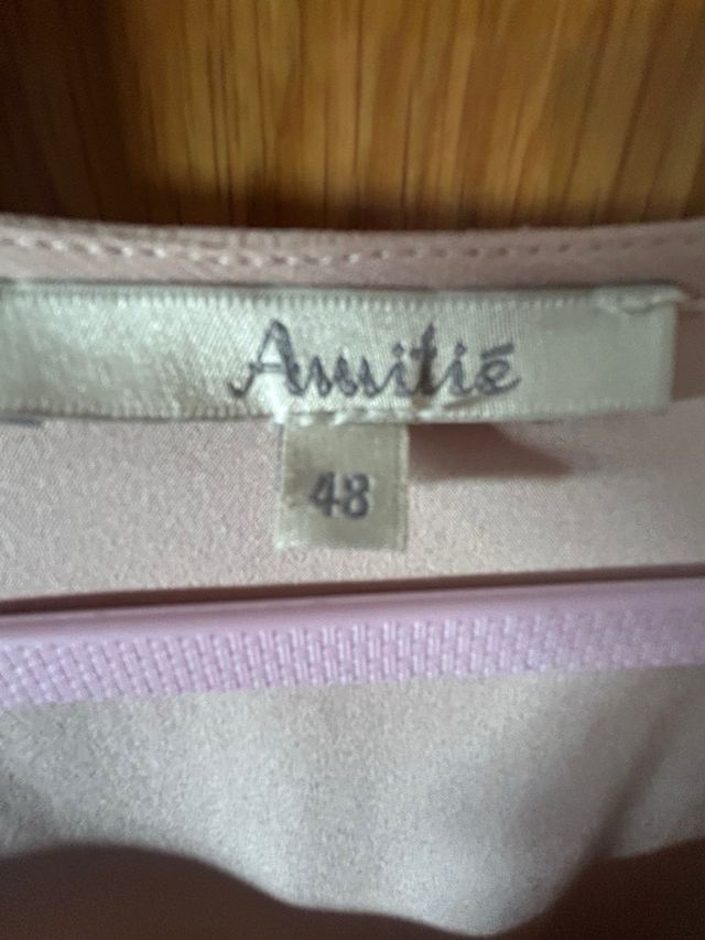 Vestido largo beige con bordados