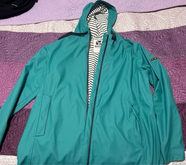 Chubasquero verde agua