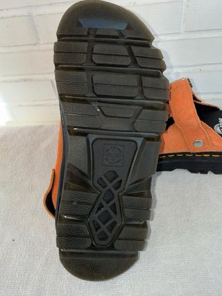 Zapatos zuecos mostaza DR MARTENS número 41