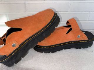 Zapatos zuecos mostaza DR MARTENS número 41