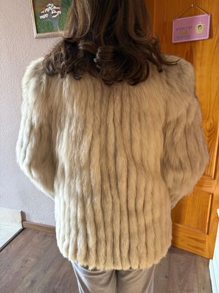 Chaquetón Zorro Blanco Talla 42/44. Sin marca
