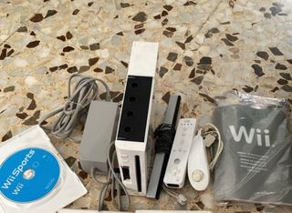 Nintendo Wii + Wii Sports + Accesorios