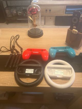 Accesorios Nintendo Switch + 4 Joy-Cons