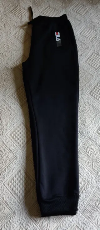 Conjunto Deportivo negro con detalles en rojo TS
