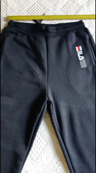 Conjunto Deportivo negro con detalles en rojo TS