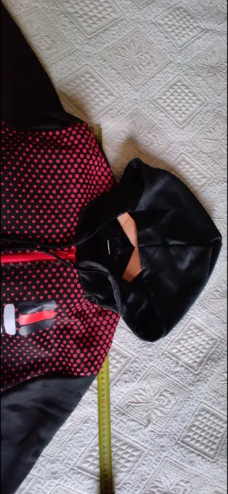 Conjunto Deportivo negro con detalles en rojo TS