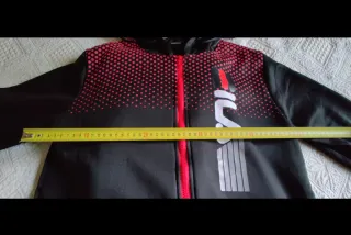 Conjunto Deportivo negro con detalles en rojo TS