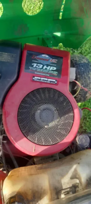 Cortacésped Rojo y Verde