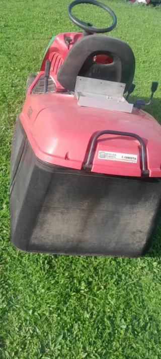 Cortacésped Rojo y Verde